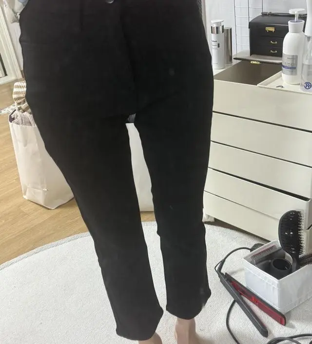 흰색 구매하고 넘 맘에 들어 바로 블랙도 구매했어요~ 기본으로 어디든 매치해사 입기 