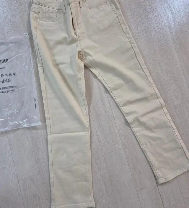 입으면편하고좋은데 길이가좀더길었음좋겠어요 허리가커요
