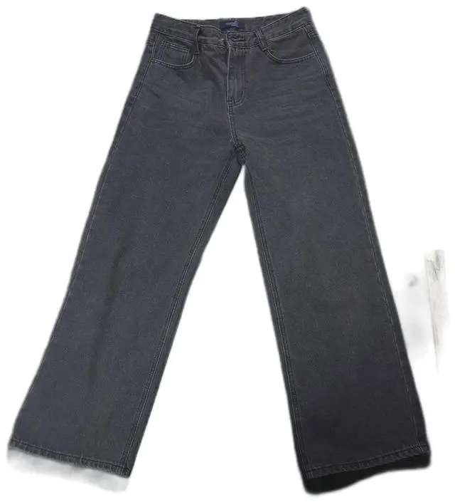 짙은 그레이고, 두께도 적당해서 사계절 딱히 구애안받고 잘 입고 다닐수있을것같아요
