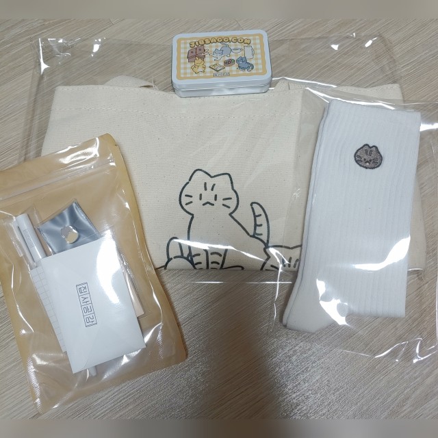 귀엽습니다. 고양이는 존재만으로도 귀여우니 이 물건들은 존재의 의의를 다했습니다. 