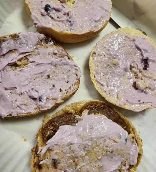 프로틴 함량은 높고 지방이 없어서 좋은데 맛이 쵝오에요👍 무화과 씹히는 맛이 따로 바