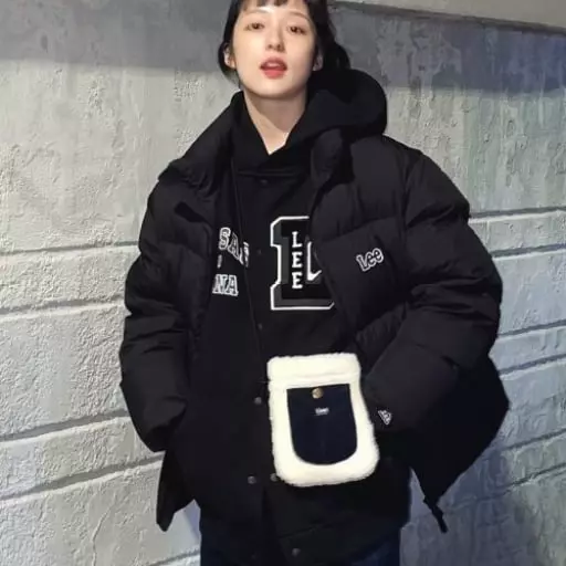 트위치 로고 덕다운 숏 푸퍼 블랙