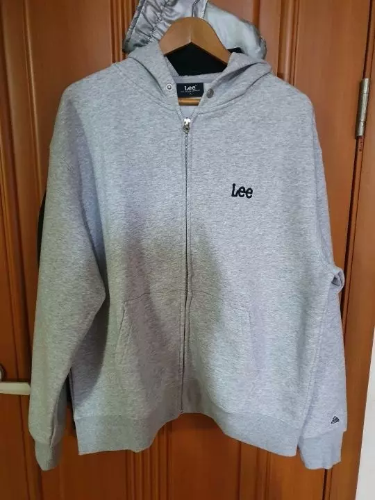 무난하게 예뻐요~ 기모 없어서 요즘 날씨에 챙겨입기 좋아요