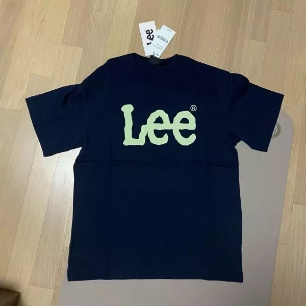 사진 그대로 색입니다 ! 남색 어둡고 로고색 쨍해요 좋아유