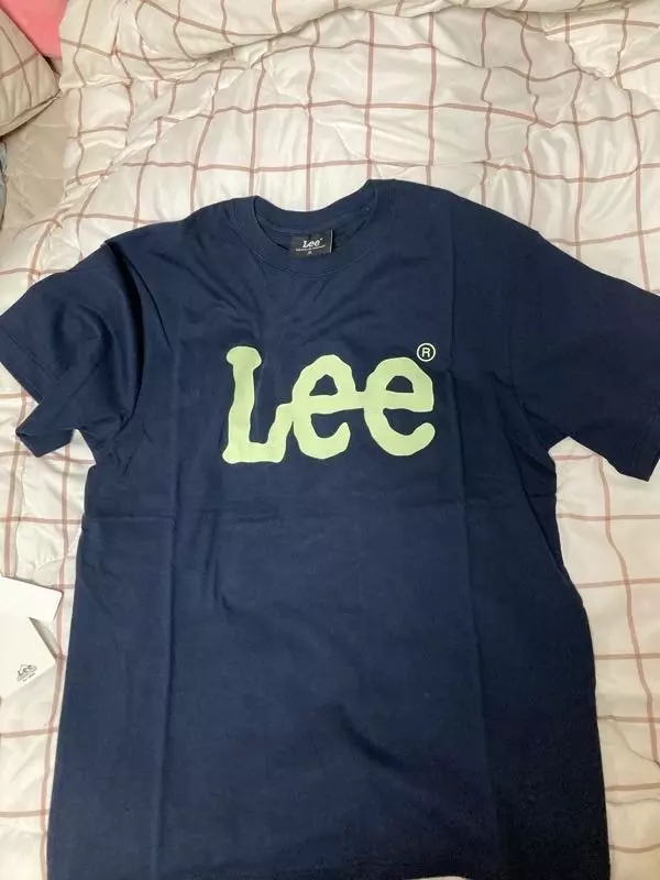 큰 사이즈 역시 lee 이뻐요 흰티도 있구 남색두 있구 딱 좋아요