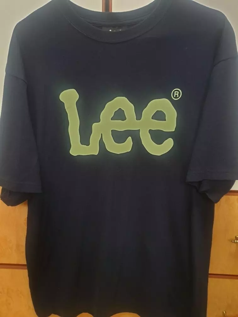 색깔도 이쁘고 디자인도 이뻐서 진짜 자주 입었어용