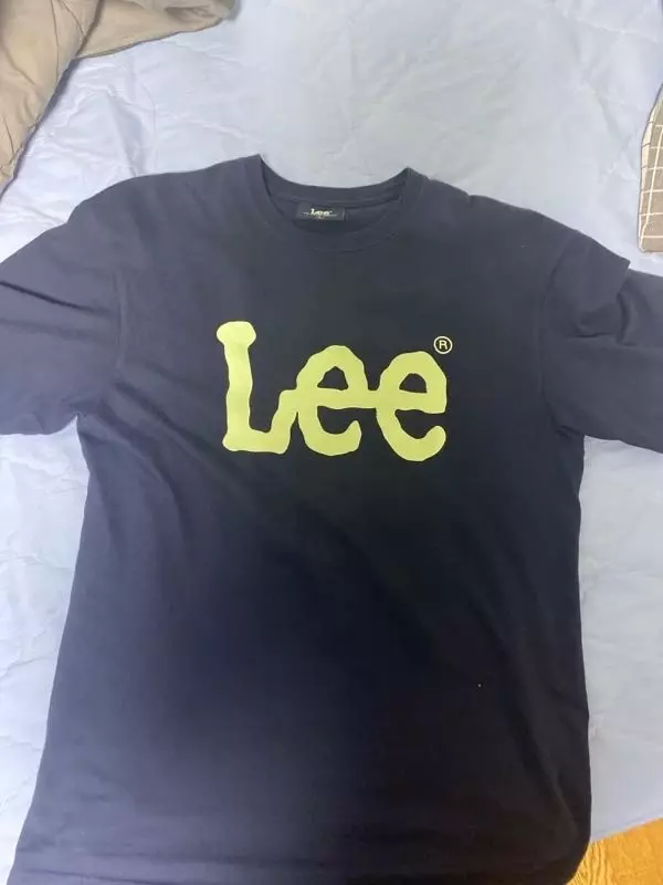 이뻐욤 전국민 유니폼 수준으로 같은 옷을 많이 보긴하지만^^색ㅋ갈도 이쁘고부드럽고 