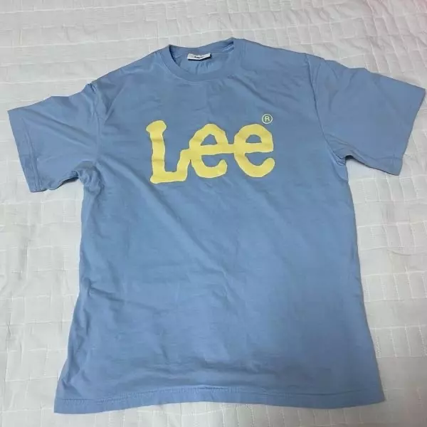 색이 이뻐서 샀는데 받아서 보니까 더 예쁘네요 굿굿