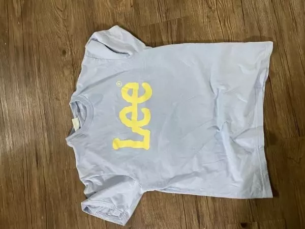 생각보다 밝은 색의 제품이 왔어요 세탁하면 핏이 많이 달라지는데, 달라진 핏이 좋아서