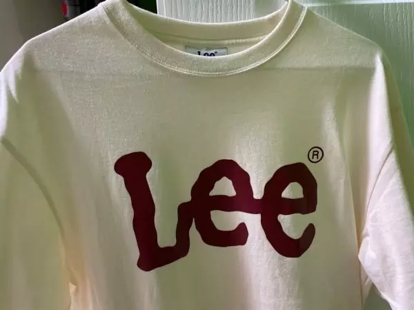 배송도 빠르고 옷도 탄탄한 것 같아서 좋아요...!색감도 사진과 동일해요~!