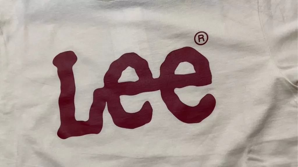 여름에 데일리하게 자주 입을 거 같아요 ㅎㅎ 사진으로 두께감 확인해보세용.