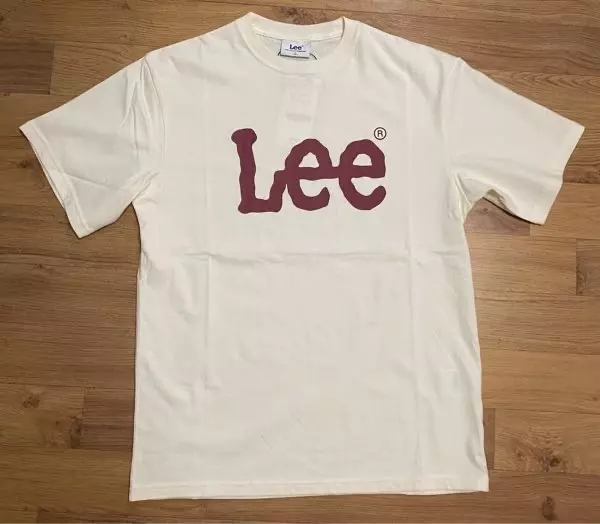 사진과 같은 색감입니다. 배경이 화이트는 아닙니다. 참고하세요