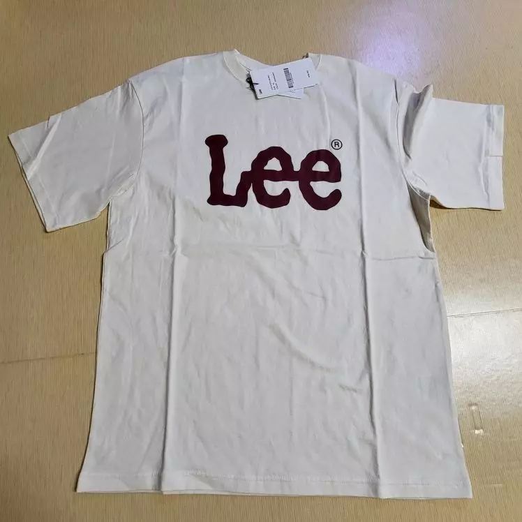 품이 좀 더 컸으면 좋았을텐데그게 좀 아쉽네요 나머지는 괜찮ㄱ색상은이쁩니다요 ㅎㅎ