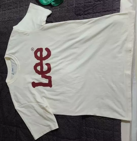 완전 흰 컬러가 아니라 개인적으로 마음에 들고 로고도 이쁘게 나온 것 같아 좋습니다~