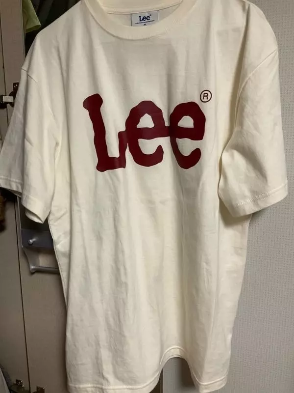 흰색에 빨간 글씨랑 아이보리에 버건디 글씨랑 엄청 고민하다가 버건디로 선택했는데 정