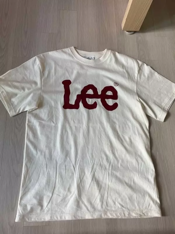 좀 커요 하지만 색감도 예쁘고 청바지에 입으면 굿굿