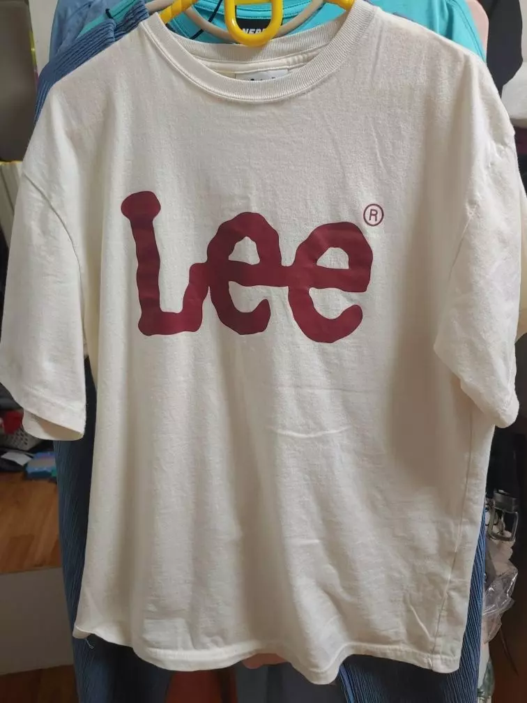 예뻐요.!!!그냥 편하게 데일리로..최고인듯. 자주 입어주고 있네요