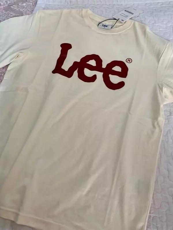 질감도 좋고 색상도 예뻐용 레드는 너무 쨍해서 톤다운된 버건디 색상을 구매했는데, 쿨