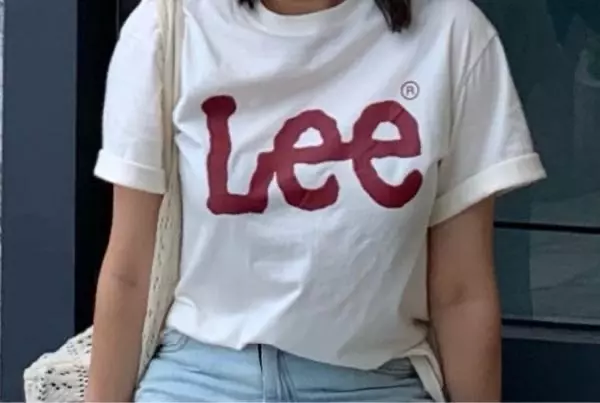 좀 크긴하지만 무난하게 입기 좋아요 소매가 길어서 몇번 접어입었어요