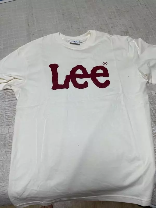 크림색이 빨간색 로고 너무 이뻐요!! 흰색 부담스러운 분들 추천드립니당