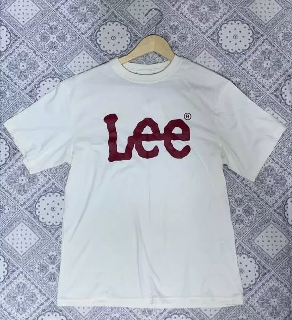 아이보리가 신의 한수 였습니다!ㅋㅋ 검정색 로고 하려다가 버건디로 바꿨는데 색감 너