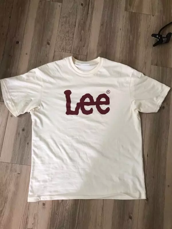 색감도 괜찮아서 밑에 뭘 입어도 다 잘 어울리는 편이고 옷 소재가 너무 좋네요 편합니