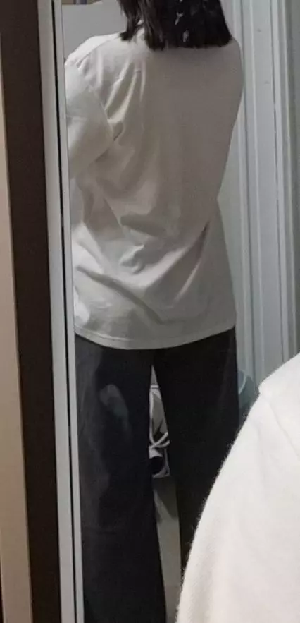 일단 입었을때 진짜 편해요 혹시 사이즈 고민하다가 M사이즈로 사봤는데 맘에 들어요다