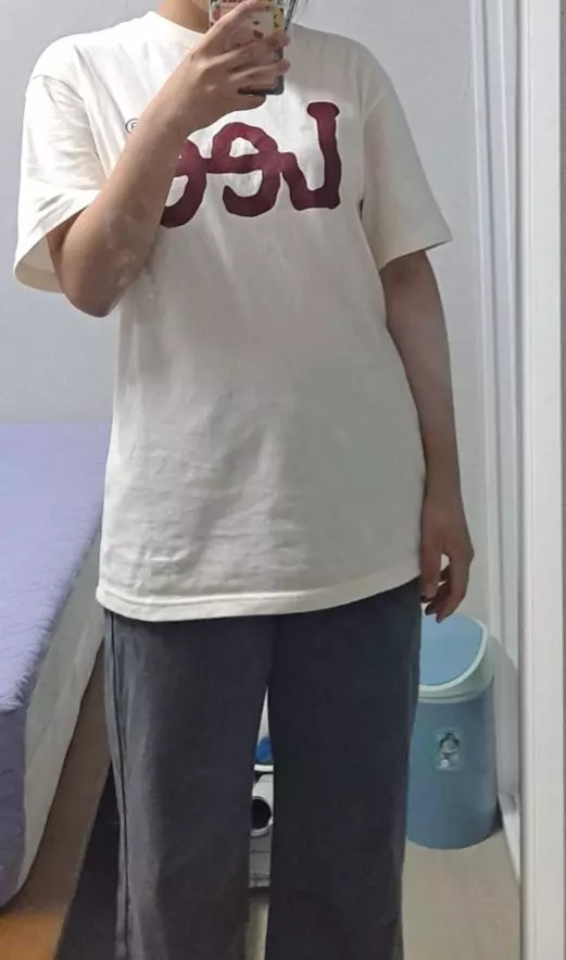 일단 입었을때 진짜 편해요 혹시 사이즈 고민하다가 M사이즈로 사봤는데 맘에 들어요다