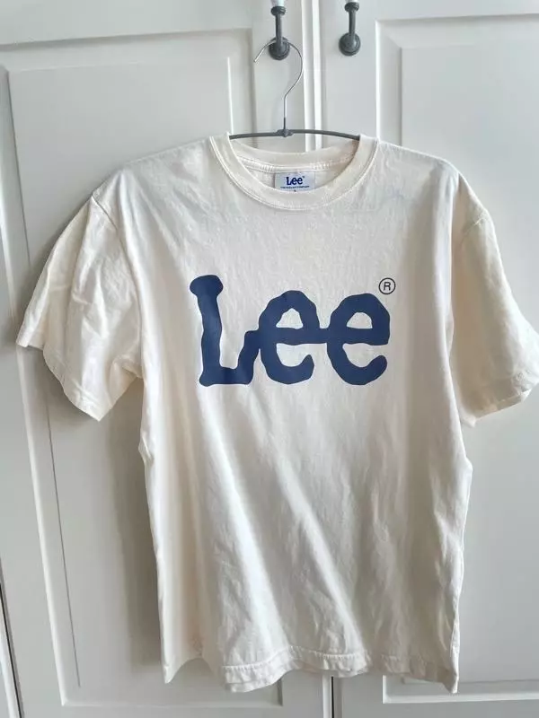 너무너무맘에 들어요. 데일리로 딱좋아요.남녀공용으로 남편이랑 같이입어요.너무 예뻐