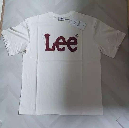 사이즈가 조금 작게 나왔습니다.입은 사람을 하루에 1명은 보는 것 같네요.