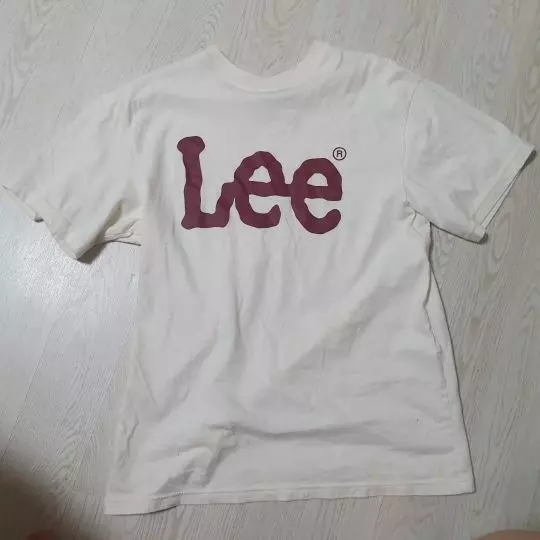 로고 넘 이쁘구요 색도 마음에 쏙들어용!! 키가 작아서 길이감은 긴 편이였지만 너무 크