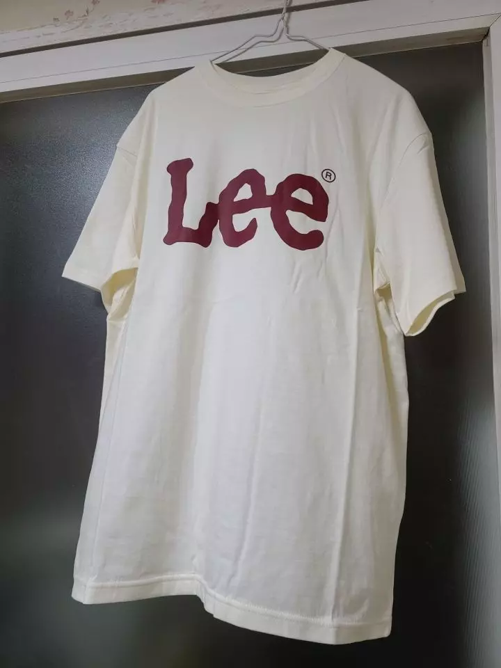 완전 넉넉해요! 크게 입으려고 한 사이즈 더 크게 샀는데 딱 제가 원하던 크기에요. 맘