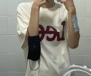 조금 두꺼운편이여서 비치지도 않고 좋았어요 다른 색도 사고싶ㅇㅓ요