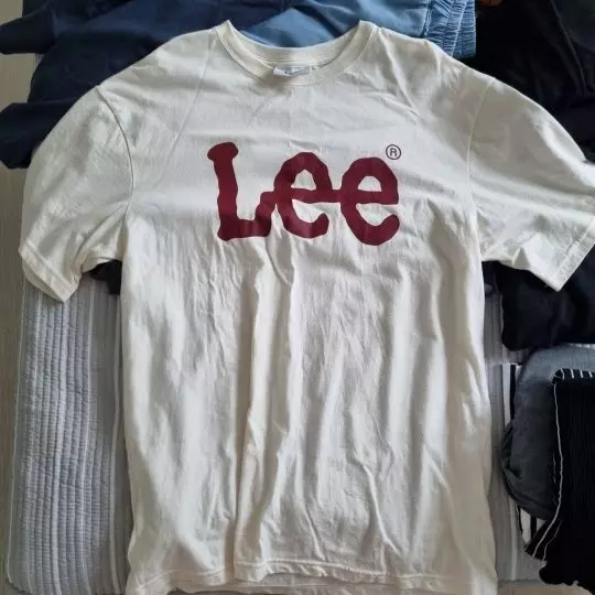 아이보리색과 칠리색보고반해서 하나 샀는데 면도부들부들하고 자주입게됩니다사진수정