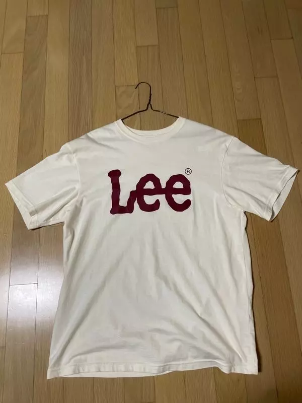 시원해서 좋아요! 크림색하고 버건디로고하고 잘 어울려서 이뻐요