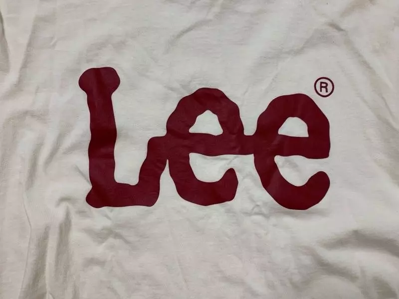 프린트도 잘 되어있고, 목도 짱짱합니다. 5번 이상 세탁했는데 늘어짐 없어요오