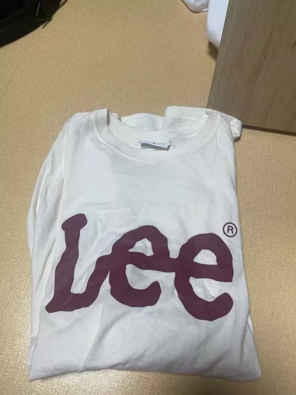 좀 자주 보여서 좀 그렇긴 한데 이뻐서 많이 입었습니다