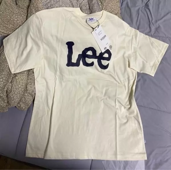 이쁘고 편해서 엄청 좋아해요!! 커플티로 입었는데 서빙하시는 분이랑 커플티됐어요ㅋㄷ