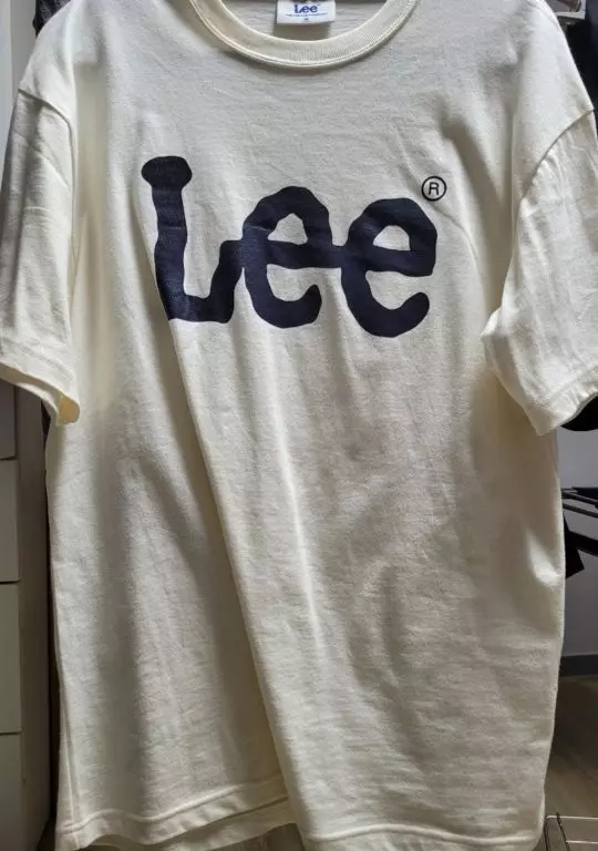 전체적으로 큰 편인데 핏이랑 색깔, 디자인 예뻐서 잘 입고 다녀요