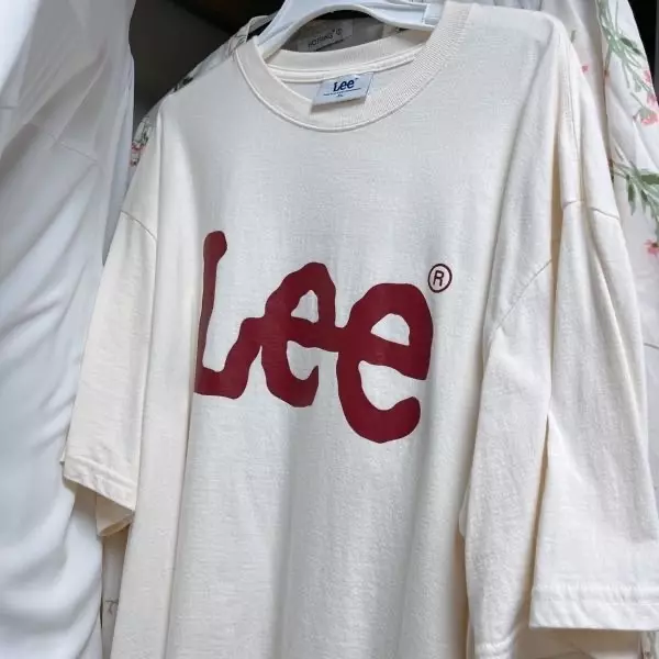 탄탄하니 예뻐요 완전 하얀색이아니라 아이보리에요