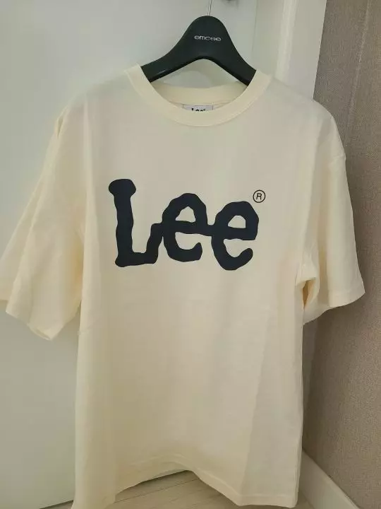 사이즈 좋고 로그도 귀엽고 깔끔하게 잘입을듯합니다