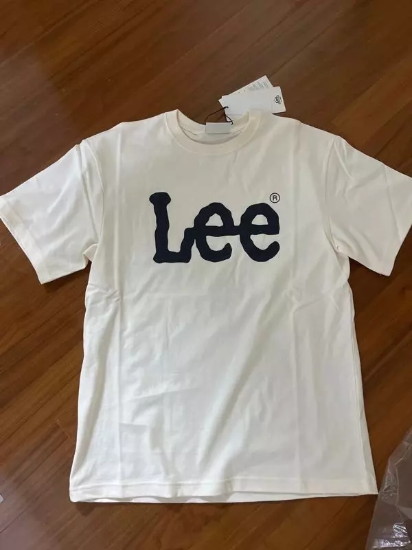 동생사줬어요 색감 예뻐요! 휘뚜루 마뚜루 잘 입을 것 같아용 