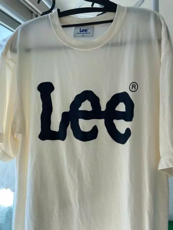 아이보리색 넘 예뻐서 샀어요 ㅎㅎ 얇아서 여름에 잘 입고 다닐거 같아오