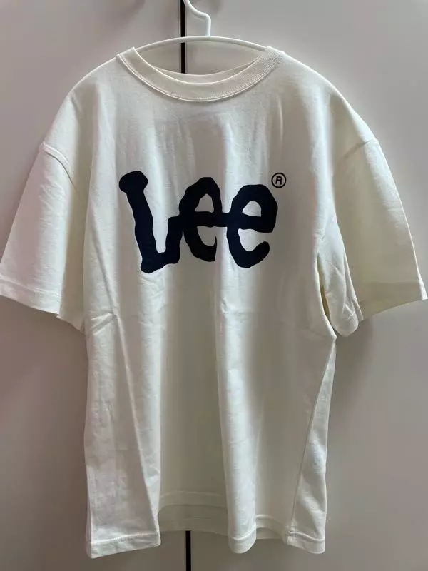 딸아이 입혀봤는데 너무너무 좋아해요남녀공용이라 스몰로 입혔더니 이쁘게 잘 맞아요옷