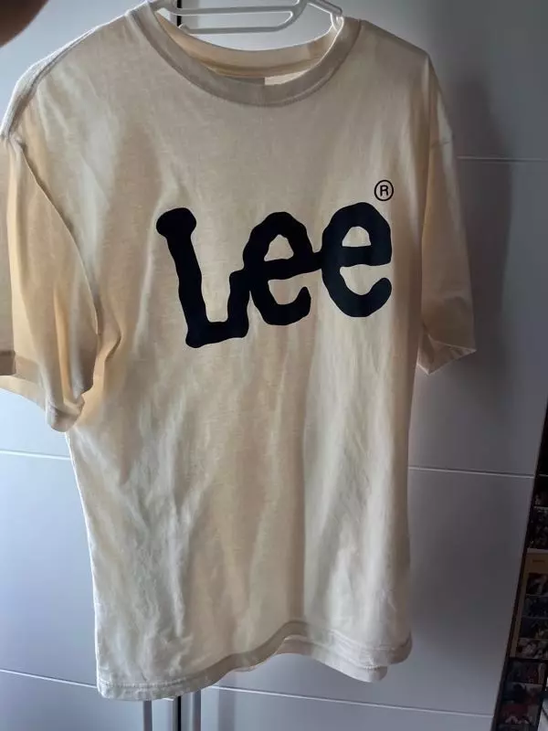 정말 무난하고 입기 편하고 ... 근데 뭔가 상체가 긴 느낌..?