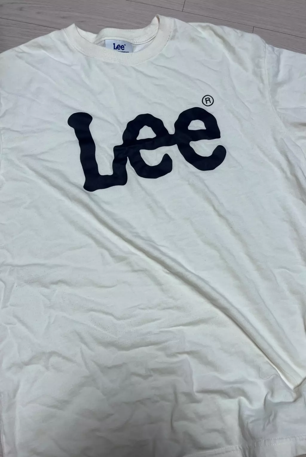 화이트 색상 사보고 재구매 했어요 ~~ 근데 화이트보다 좀 큰 것 같아요 아쉽긴 한데 기