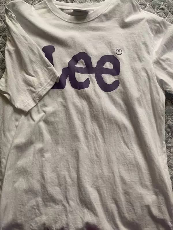 배송도 빠르고 앞에 보라색 로고도 엄청 이뻐서 마음에 듭니다