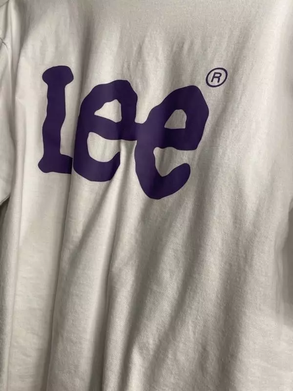 사이즈를 m샀어야하는데ㅜ잘못사서 좀 커요 그래도 그냥 입고 다닙니다! 보라색 리 이뿌