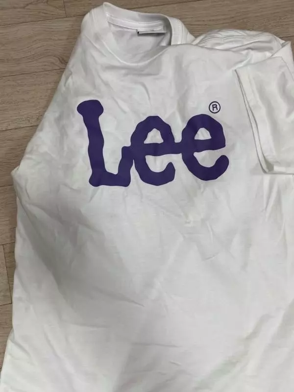 길이적당해요 여름에 잘 입고다닐거갘아요 ! 로고색도 예뻐요