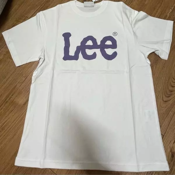 리 반팔티 길 가다가 많이 봤는데 보라색은 아직 못봐서 더 좋은 것 같아용